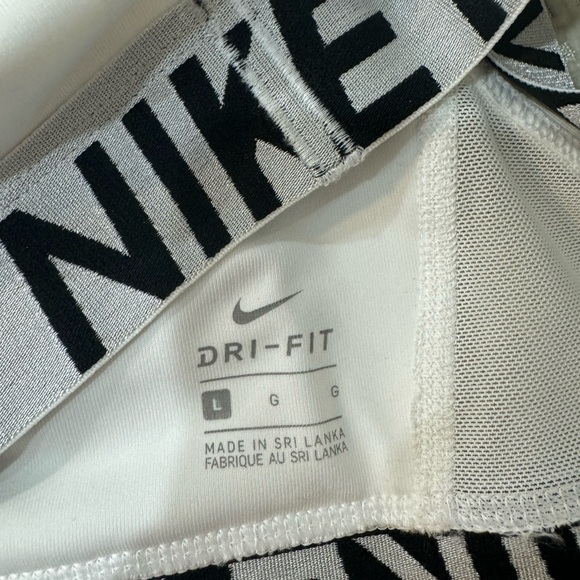 NWOT NIKE SPORTS BRA - Picture 4 of 4
